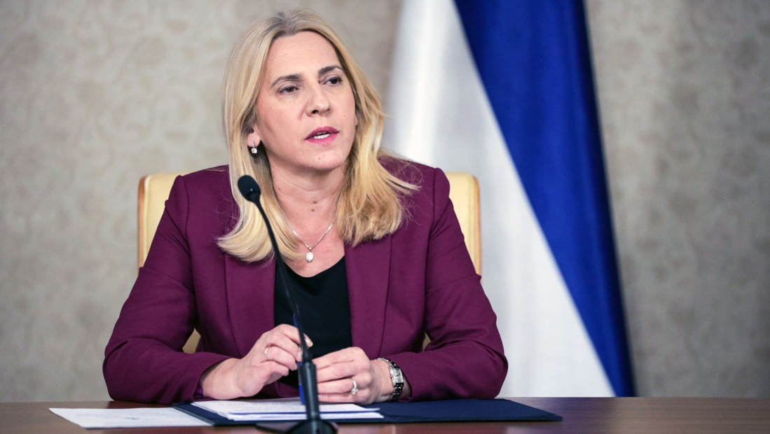 Lagumdžija manipuliše i uporno zaobilazi Ustav