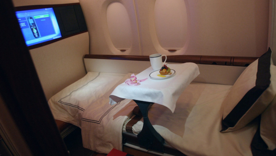 Platio 14.000$ avionsku kartu, snimak izazvao burne reakcije: Evo šta je dobio za taj novac