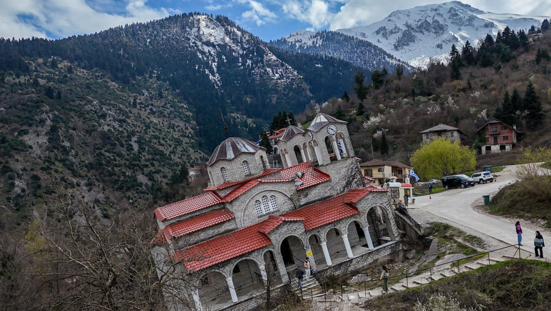 U Grčkoj postoji crkva nakrivljenija od tornja u Pizi