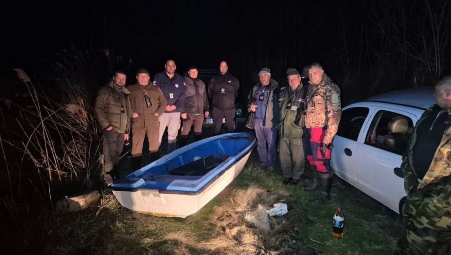 Na Malom bačkom kanalu kod Sivca, posle zasede, zaplenjeno osam mreža