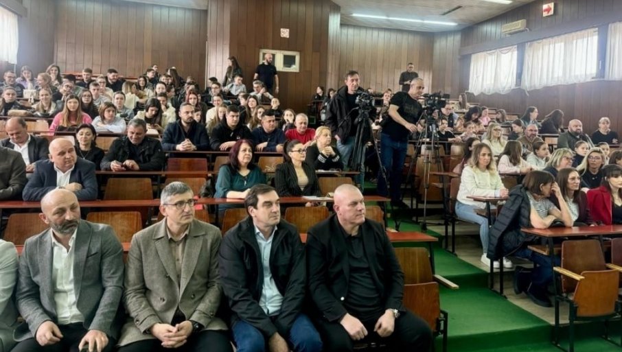 Doneti zakon o zaštiti dece od negativnog uticaja društvenih mreža