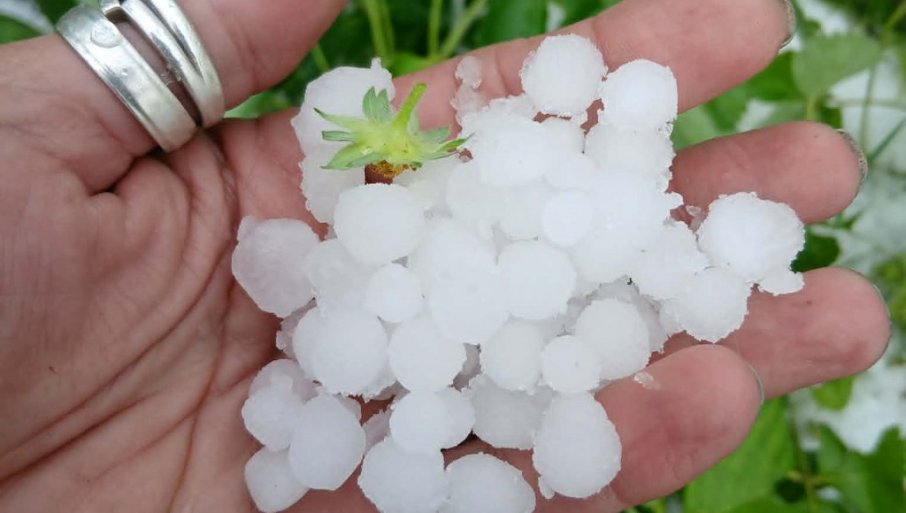 Nevreme u kraljevačkom i vrnjačkom kraju, padao grad veličine graška (FOTO)