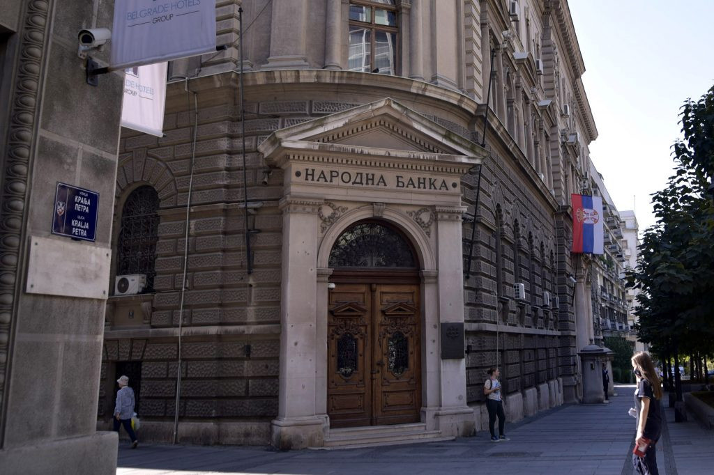 Kurs dinara prema evru i dolaru pred ponedeljak