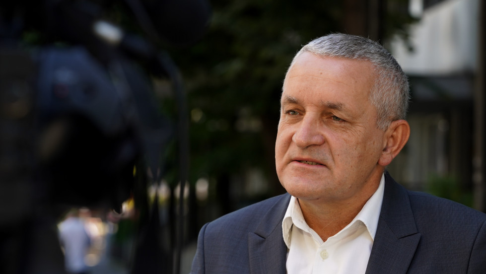 Linta osudio napad na groblje u Travniku