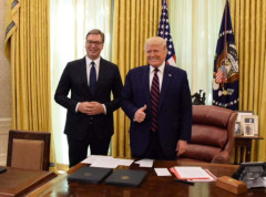 Vučić čestitao Trampu rođendan