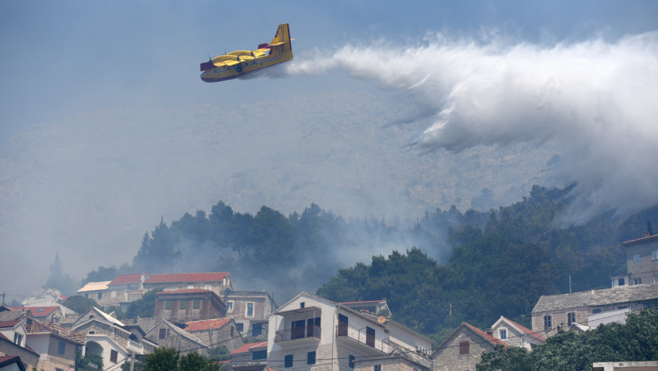 Veliko nevreme u Dalmaciji: Udari groma izazvali požare
