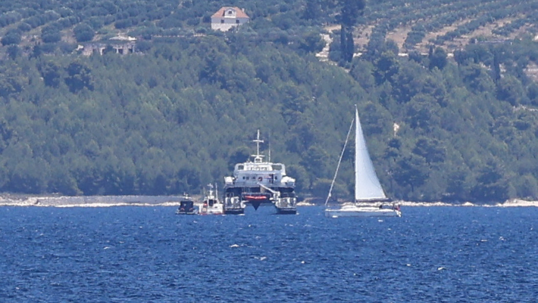 Sudar katamarana i jedrilice između Šolte i Brača