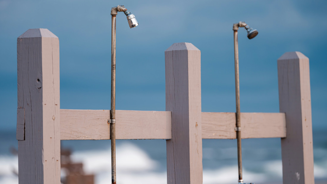Španija testira naplatu korišćenja tuševa na plaži