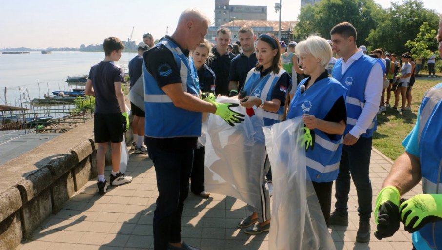Sa mladima u akciji gradonačelnica i direktor „Srbijavode“