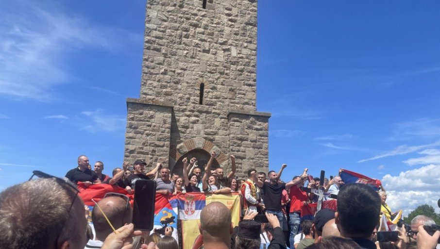 Liturgijom u Gračanici i parastosom kraj spomenika na Gazimestanu obeležava se veliki praznik