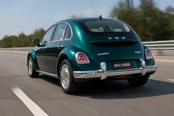 Kineski klon VW Bube nudi kontroverznu "funkciju za žene" (VIDEO)