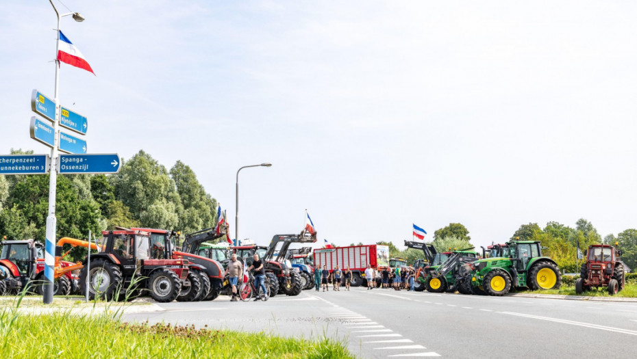 Protest farmera blokirao autoput u Holandiji