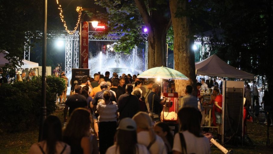 Jubilarni 20. „Vinofest“ prvi put održan u Gradskom parku u Vršcu, oborivši sve rekorde