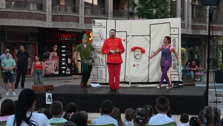 U Svilajncu kulturno-zabavno leto na trgu (FOTO)