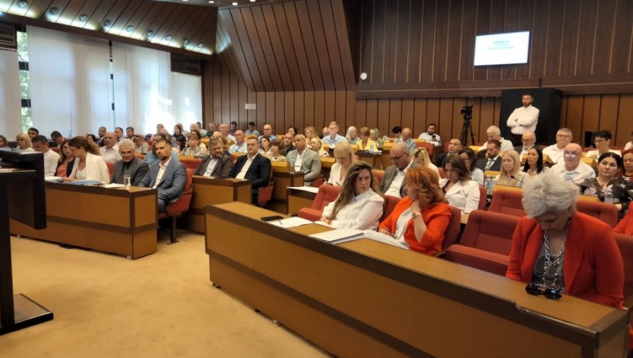 Istorijski budžet Novog Sada omogućava besplatne udžbenike, održavanje škola…