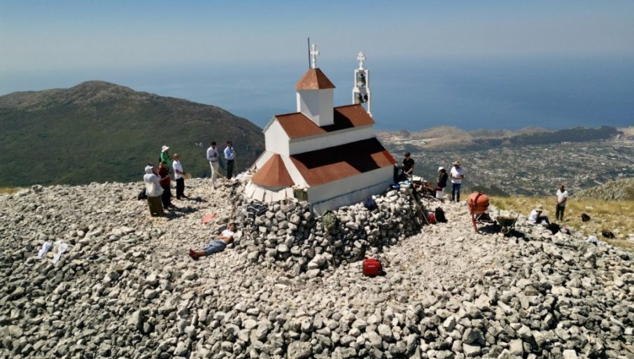 Od Podgorice i opštine Bar traže da uklone svetinju sa Rumije
