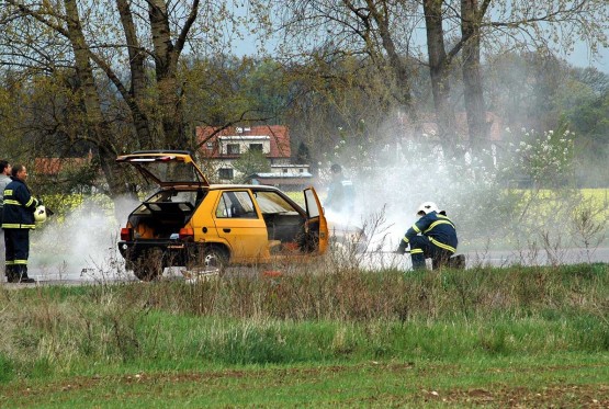 Vatrogasci otkrivaju najčešće greške: Šta uraditi ako se automobil zapali?