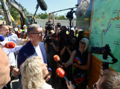 Vučić obišao radove na putu Sjenica