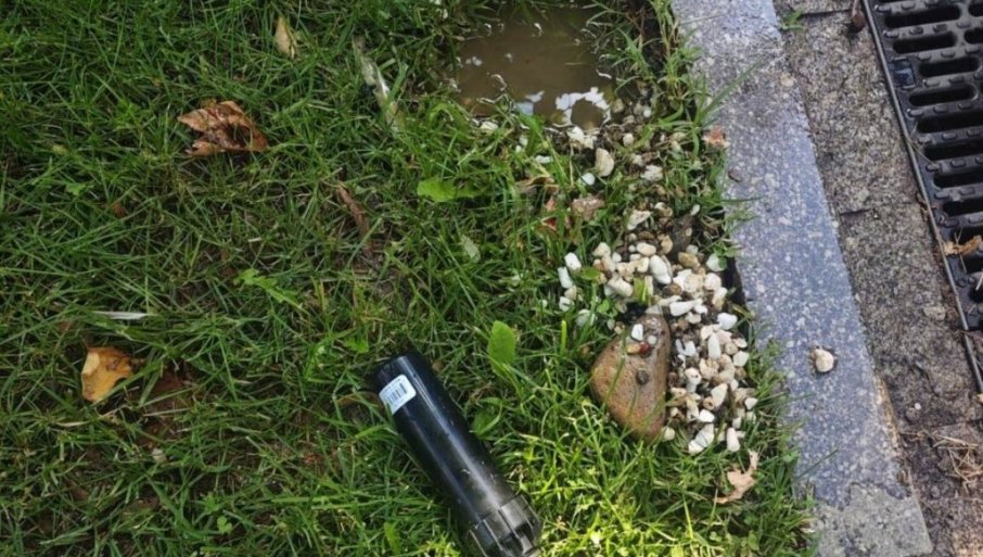 VANDALI POLOMILE PRSKALICE NA TRGU U LESKOVCU: Građanima upućen apel da čuvaju zajedničku imovinu