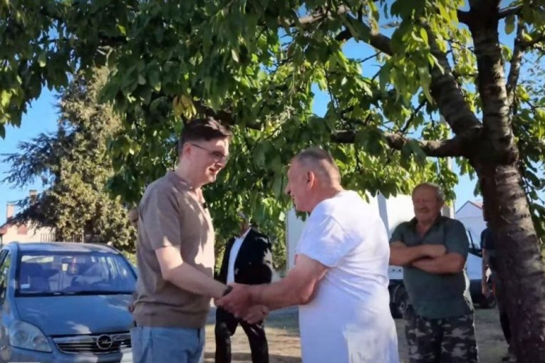 „REČENO-ISPUNJENO, KAKO JE VUČIĆ I OBEĆAO!“ Jovanov obišao radove na severu Banata, radnicima doneo osveženje! (VIDEO)